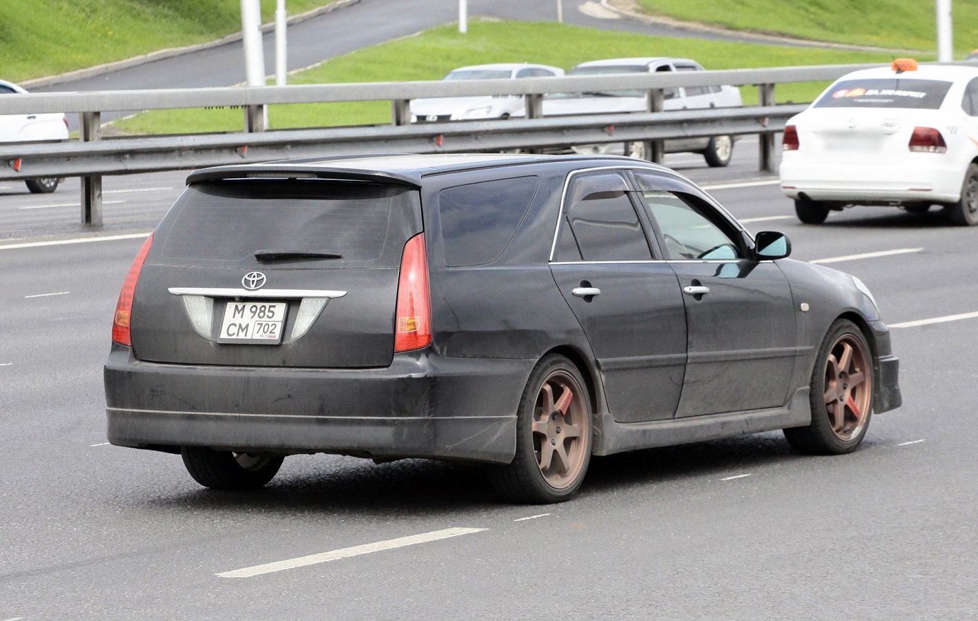м 985 см 702, Toyota Mark II 9th gen Blit Wagon (X110W), 2002–2007