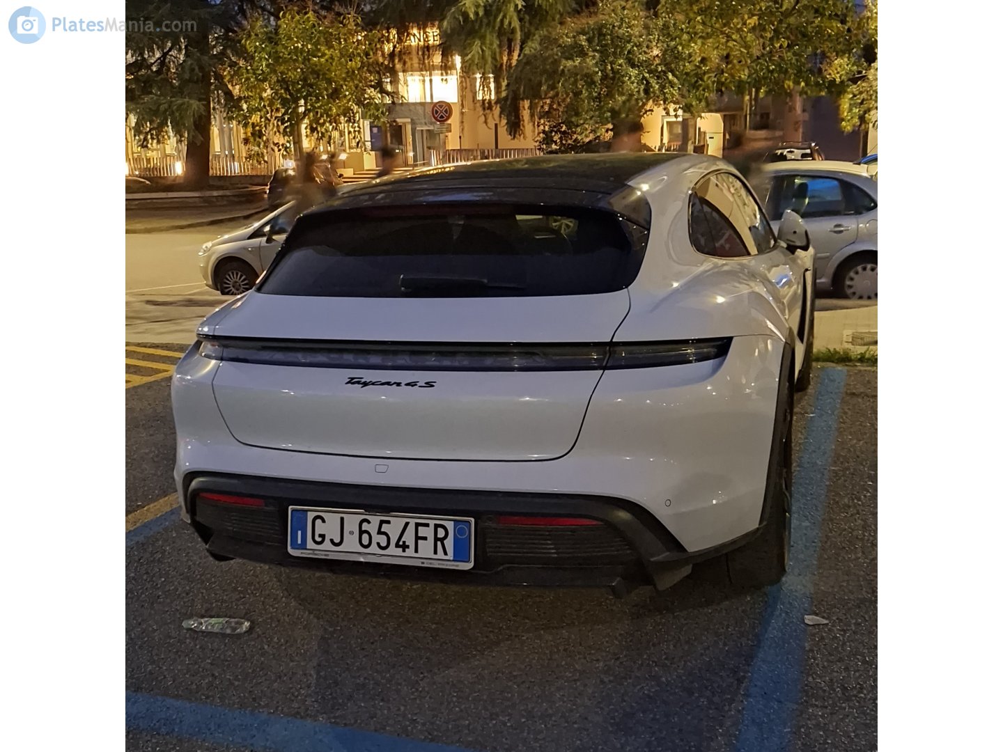 GJ 654 FR, Porsche Taycan 1st gen Cross Turismo (9J1), 2021–2024