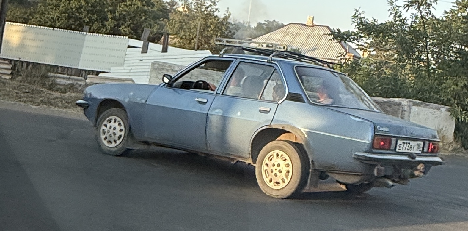 е 773 ву 180, Vauxhall Cavalier 