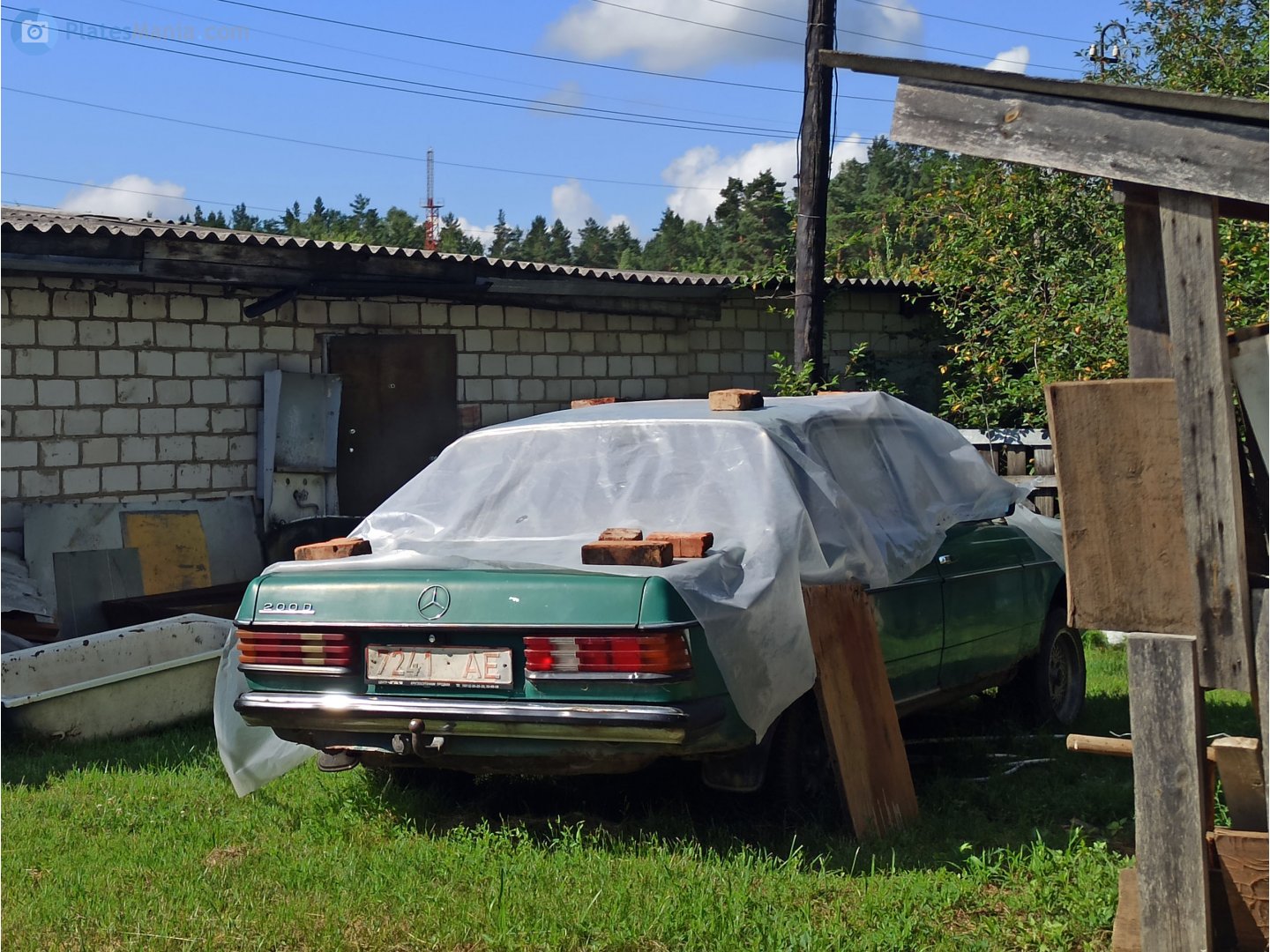 7241 AE, Mercedes-Benz E-Klasse 200–300 Sedan (W123), 1975­–1986