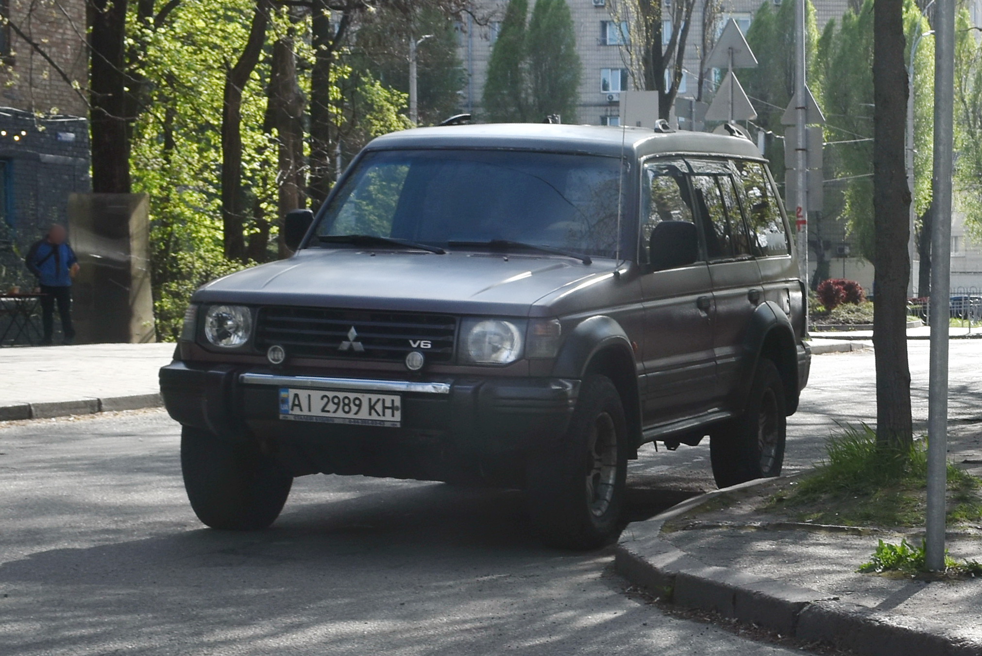 AI 2989 KH, Mitsubishi Montero 2nd gen 5-door SUV (V20/NH/NJ/NK/NL), 1991–1999