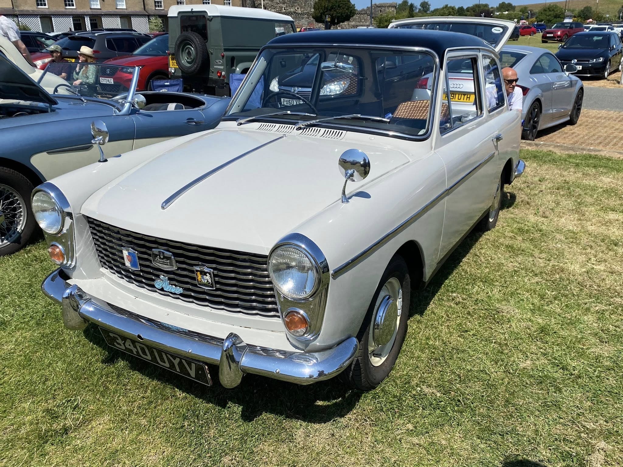 340UYV, Austin A40 