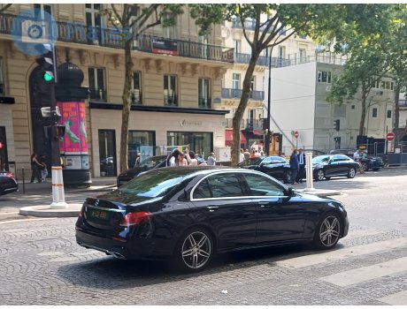 8 CD 659, Mercedes-Benz E-Klasse