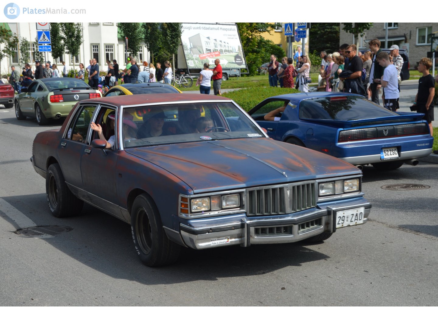 29 ZAD, Pontiac Bonneville 6th gen 4-door Sedan (69; B-body), 1976–1981