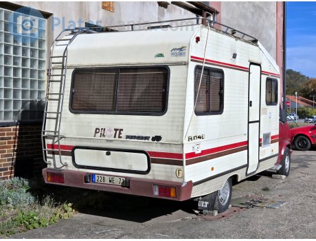 228 WE 71, Pilote R-Series