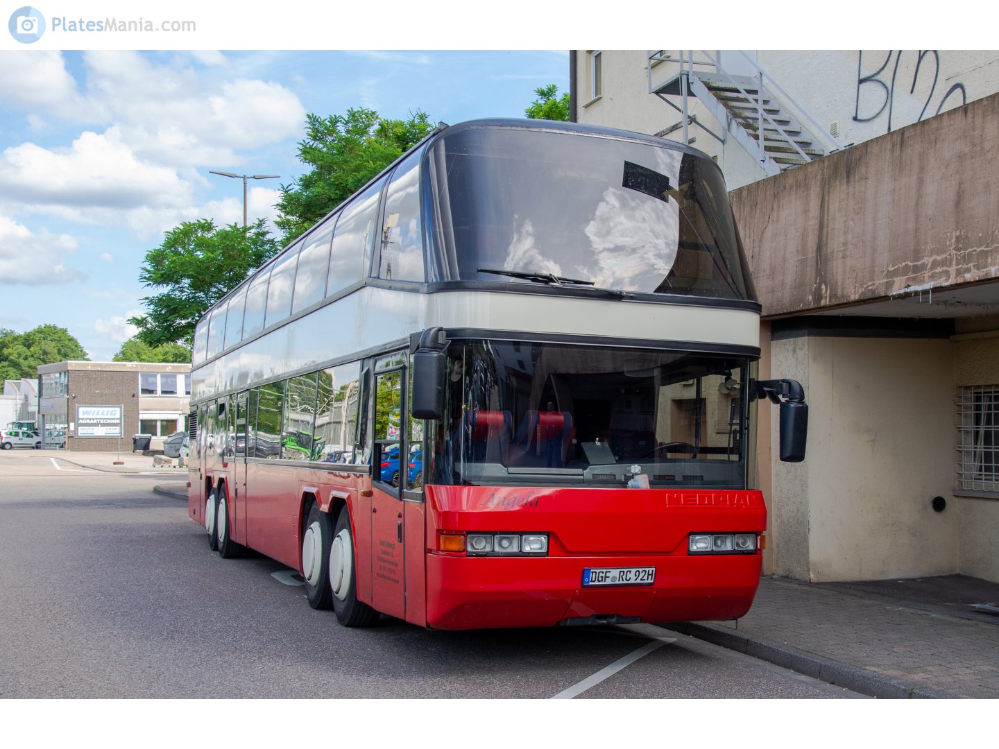 DGF RC 92 H, Neoplan Megaliner 
