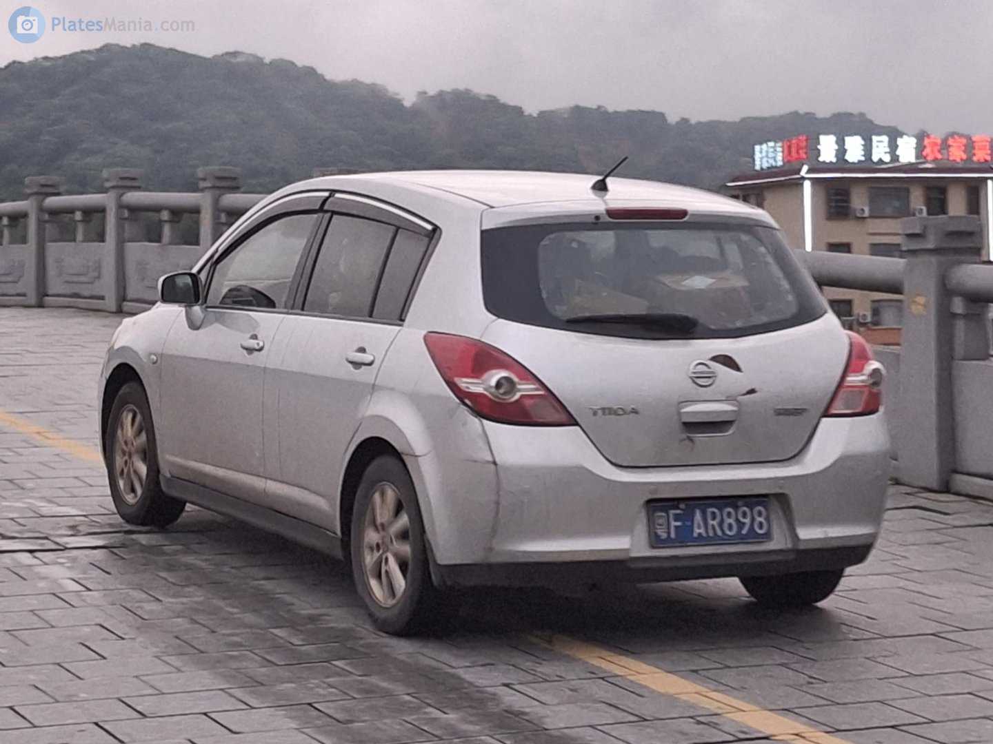 粤F·AR898, Nissan Tiida 1st gen Hatch (C11), 2004–2012