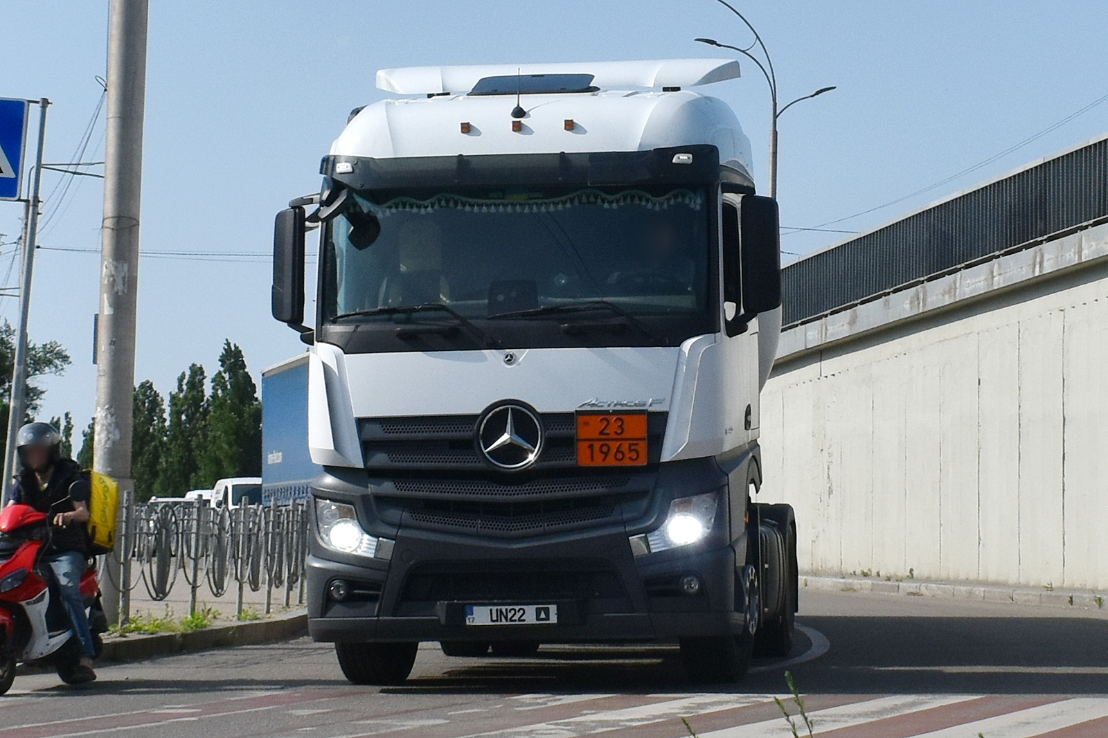 17 UN22, Mercedes-Benz Actros 3rd gen (MP4/MP5), 2011–