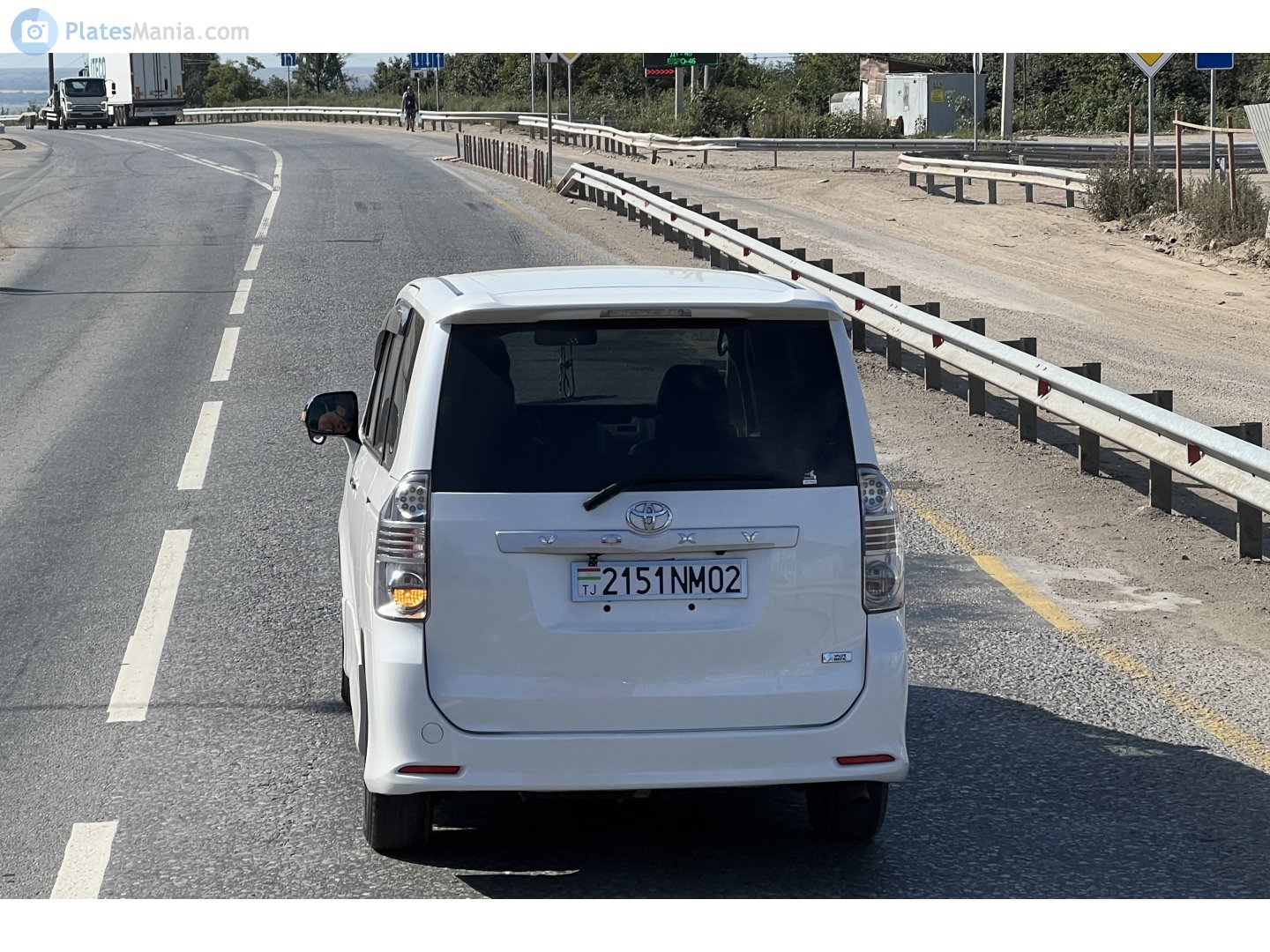 2151NM02, Toyota Voxy 