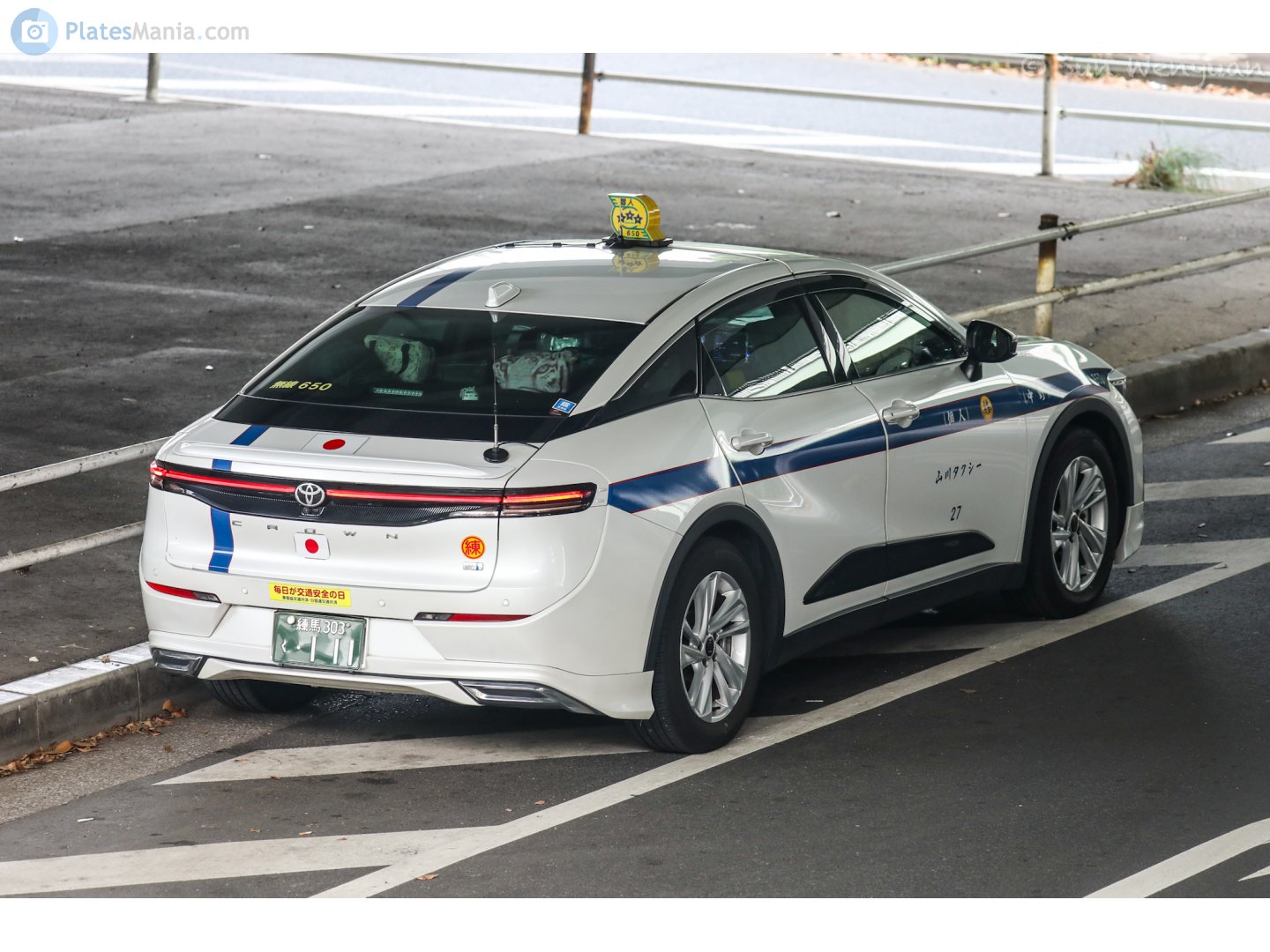 練馬 303 く 111, Toyota Crown 16th gen Crossover (S235), 2022–