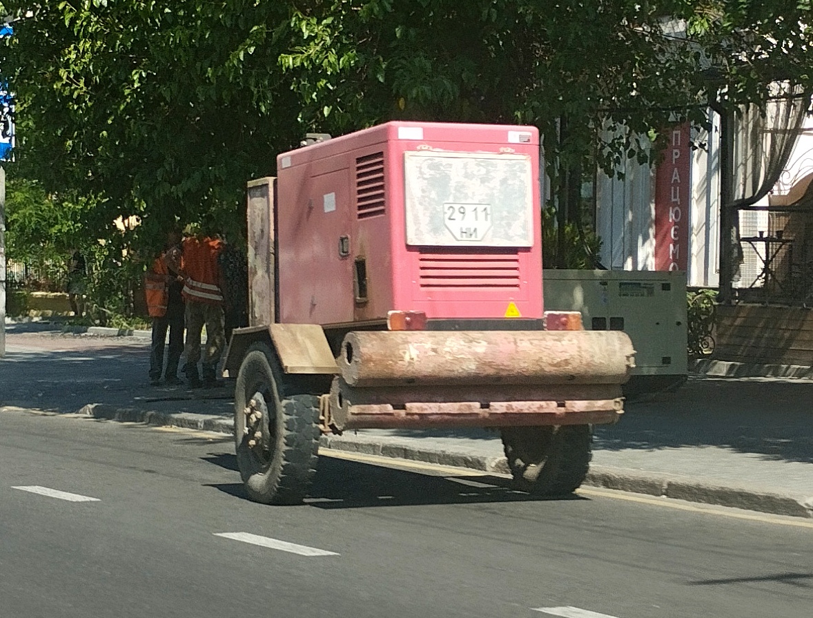 2911 НИ, Trailers (1977) 