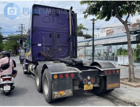 79C-131.24, Freightliner Cascadia