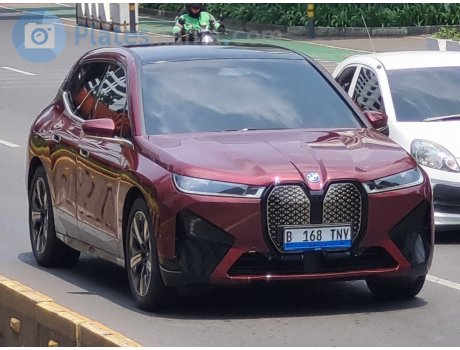 B 168 TNY, BMW iX