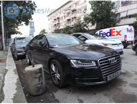 YL15 CZC, Audi A8