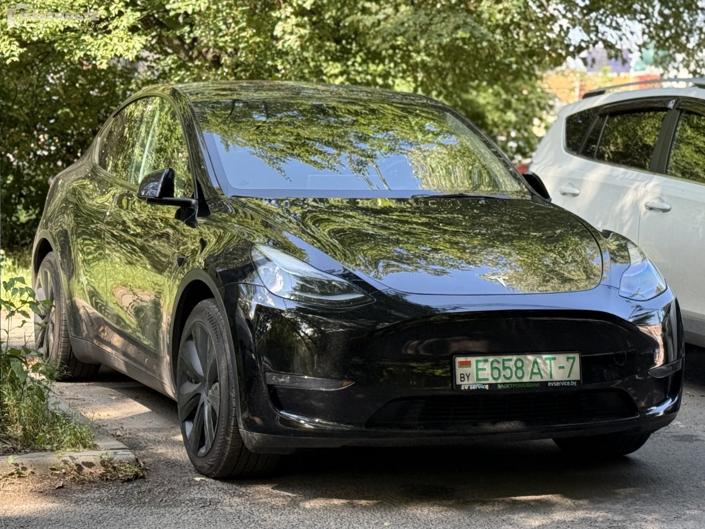 E658 AT-7, Tesla Model Y 1st gen (5YJY), 2020–2025