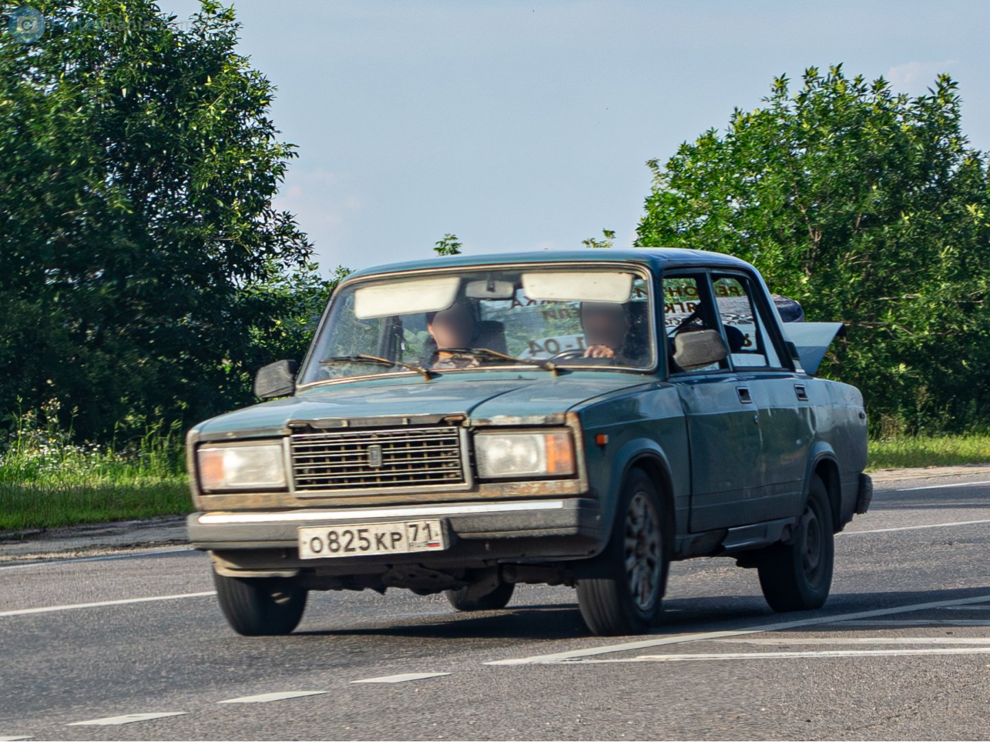 о 825 кр 71, Lada (VAZ) 2107 Жигули (Nova / Riva / Signet / 1500), 1982–2014