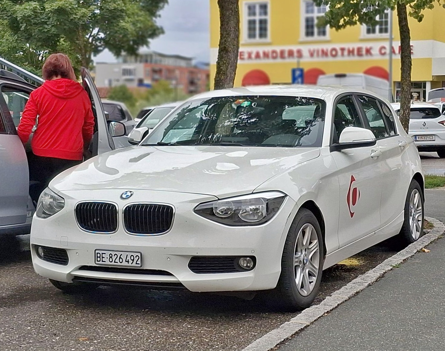 BE 826492, BMW 1 Series 2nd gen 5-door Hatch (F20), 2012–2015