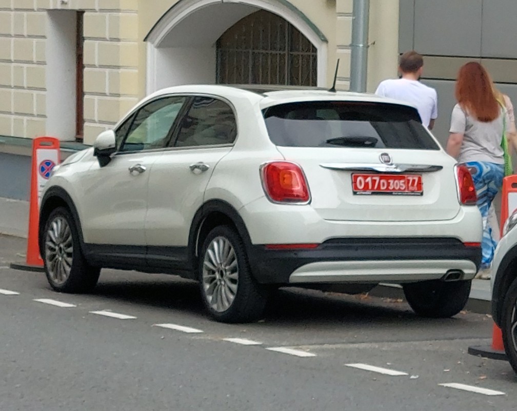 017 D 305 77, FIAT 500X 