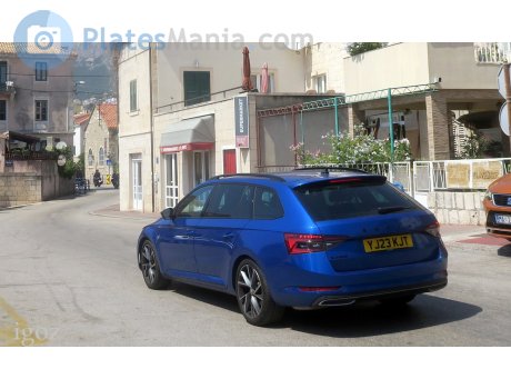 YJ23 KJT, Skoda Superb