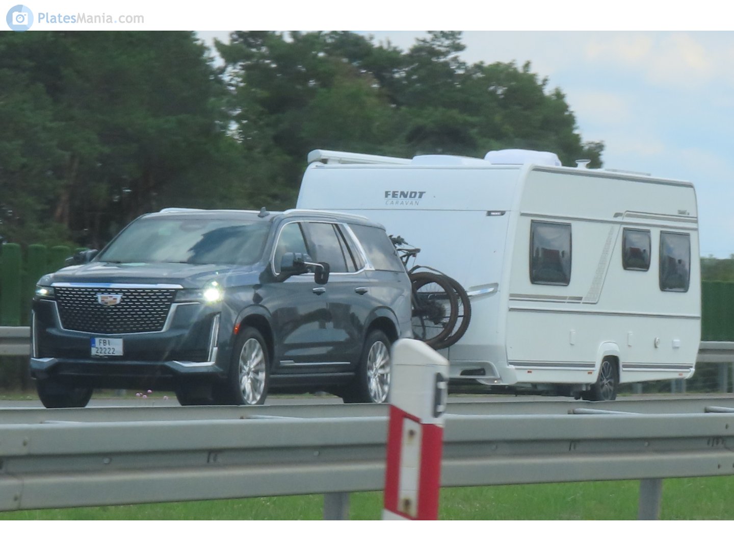 FBI 22222, Cadillac Escalade 