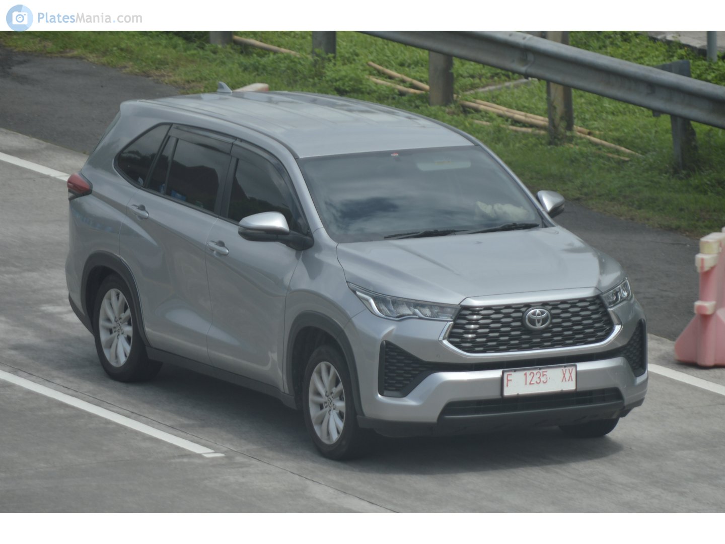 F 1235 XX, Toyota Innova 3rd gen HyCross/Kijang Innova Zenix (AG10), 2022–
