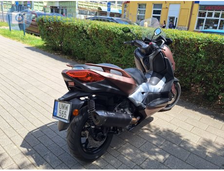 UMW-565, Yamaha XMAX