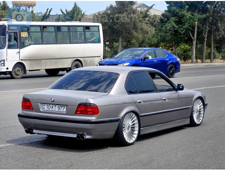 10 KT 977, BMW 7 Series