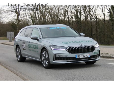 HB-734-HJ, Skoda Superb