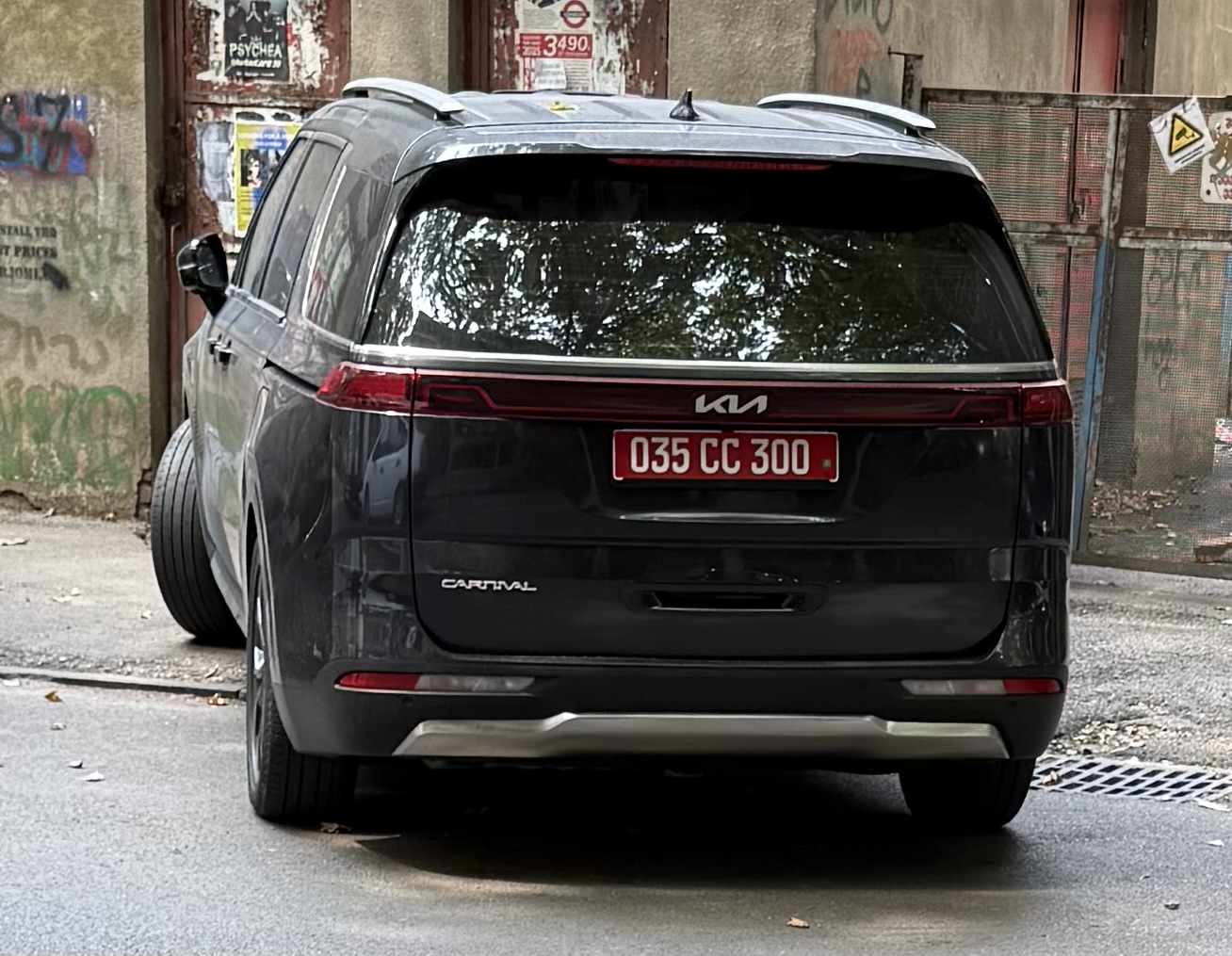 035 CC 300, Kia Carnival 