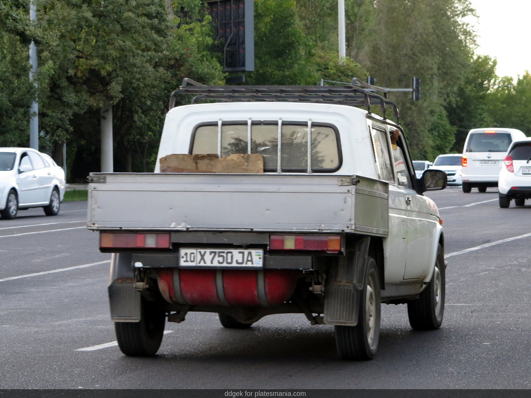 10 X 750 JA, Lada (VAZ) 2329 Нива 
