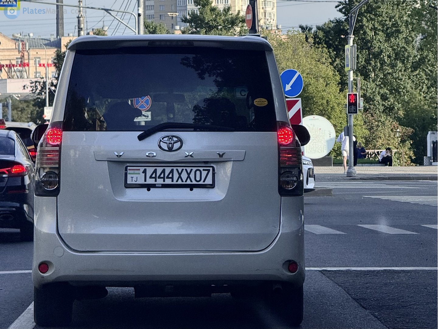 1444XX07, Toyota Voxy 