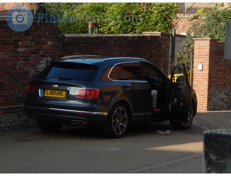 LJ69 UVL, Bentley Bentayga