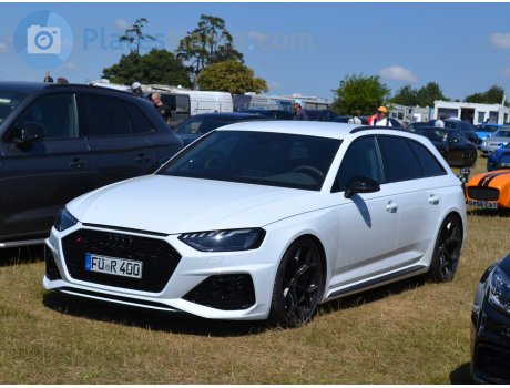 FÜ R 400, Audi RS4