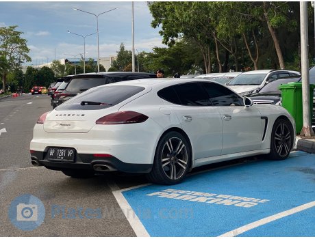 BP 1281 VP, Porsche Panamera