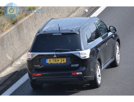 5-TRH-24, Mitsubishi Outlander
