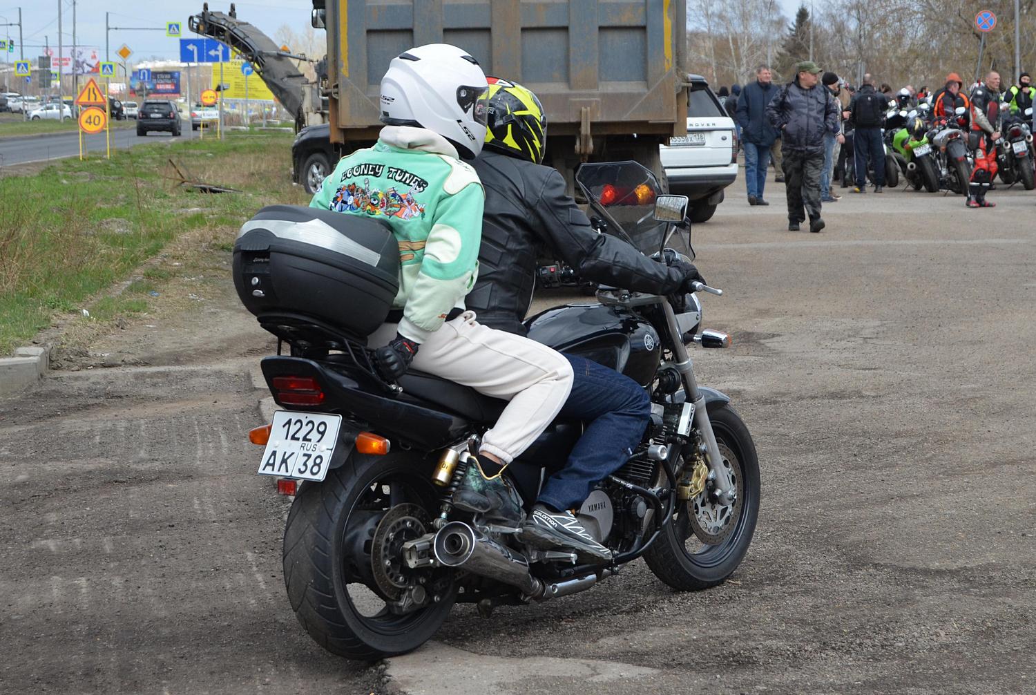 1229 ак 38, Yamaha XJR 1st gen XJR1200, 1994–1998 (XJR400; JP-market, 1993–2007)