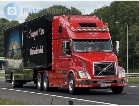 2-GDQ-667, Volvo VN Series