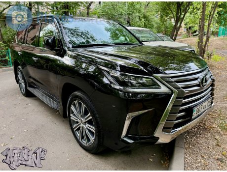 007 AA 02, Lexus LX
