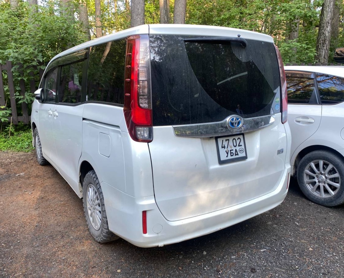4702 УБД, Toyota Noah 3rd gen (R80), 2014–2017