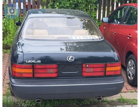 B YU 324, Lexus LS
