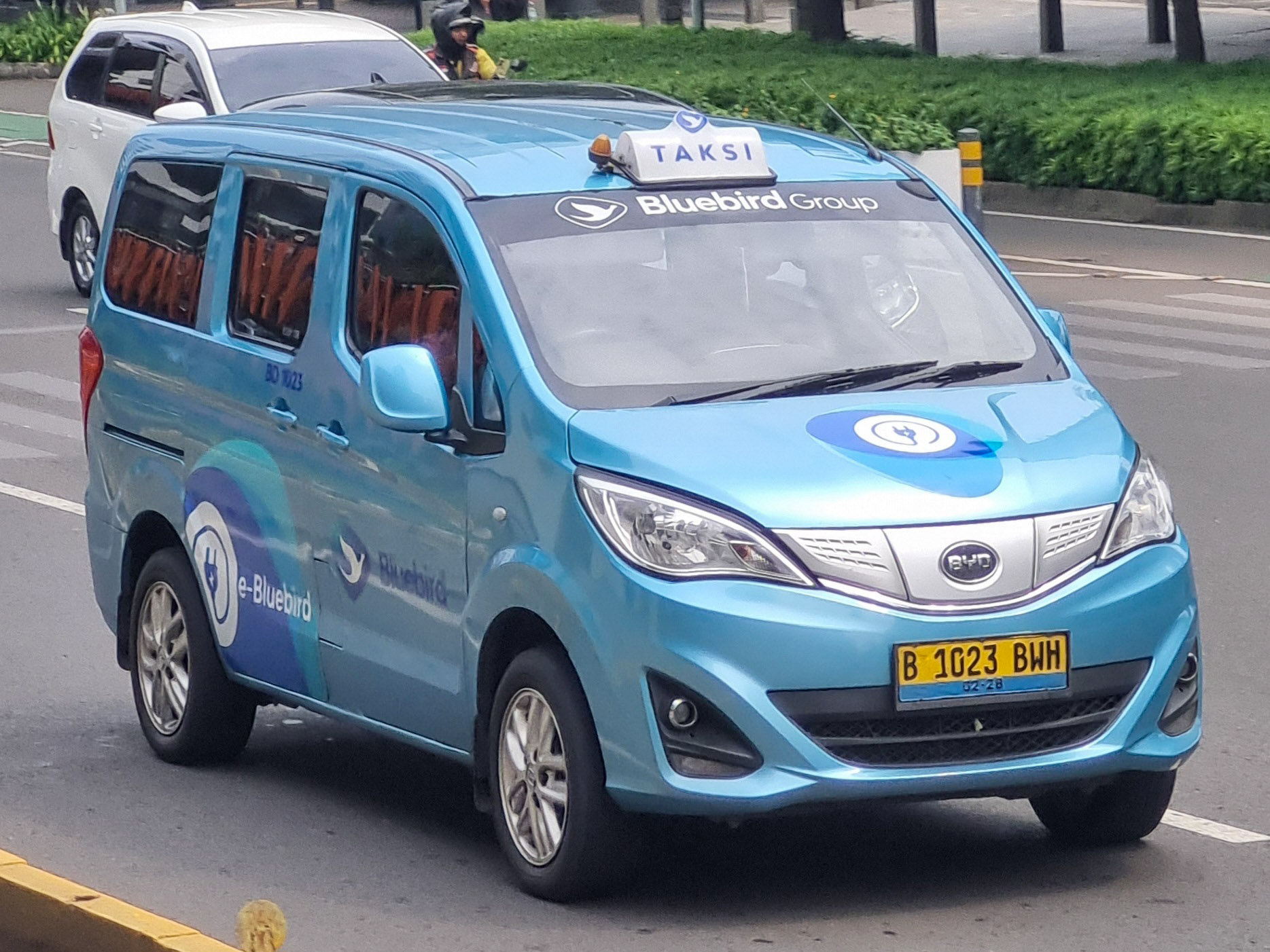 B 1023 BWH, BYD e3/M3/T3 e3 Passenger Van, 2019–