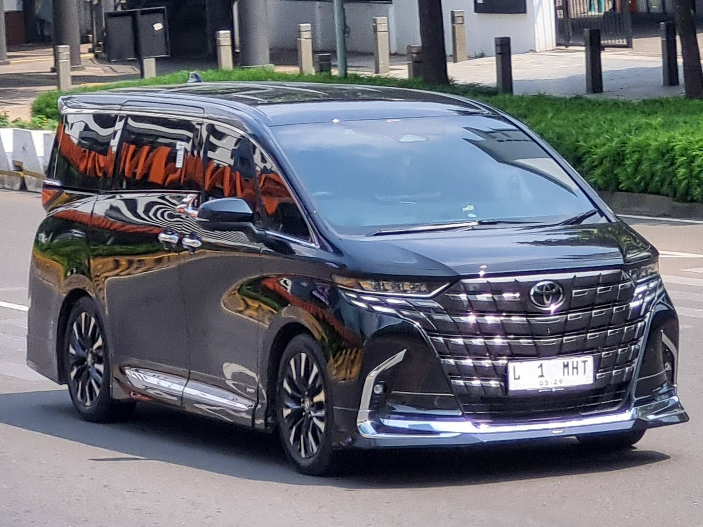L 1 MHT, Toyota Alphard 4th gen (AH40), 2023–