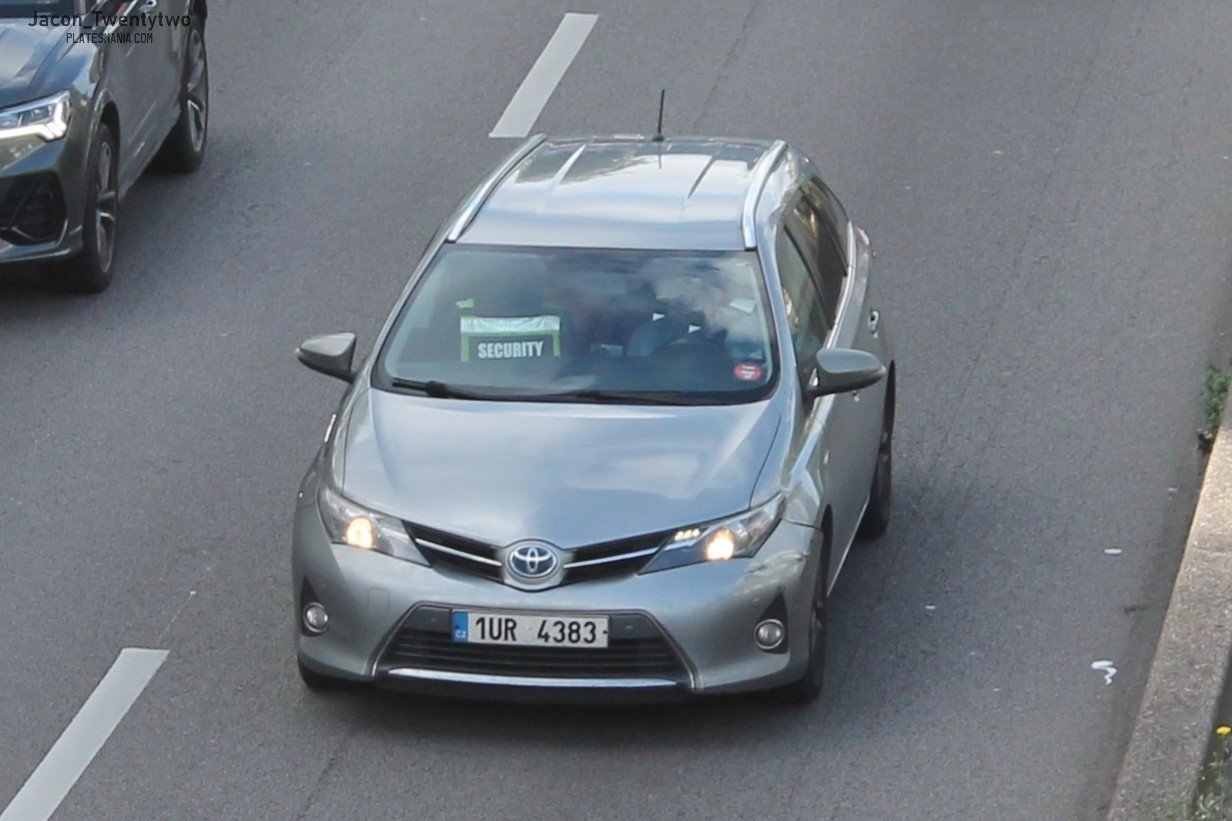 1UR 4383, Toyota Auris 2nd gen Touring Sports (E180), 2013–2015