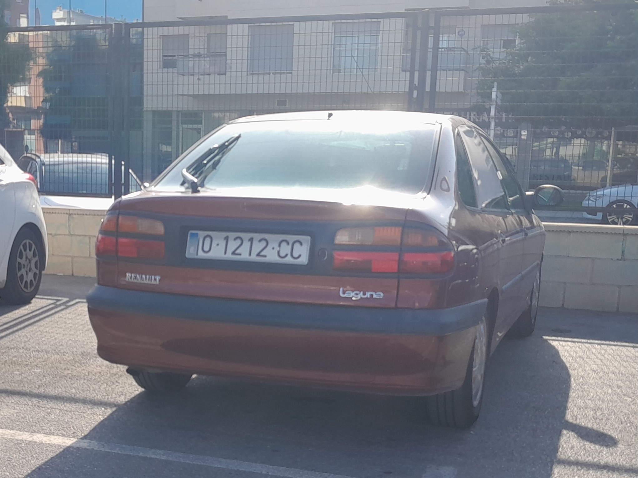 O 1212 CC, Renault Laguna 1st gen Liftback (X56), 1994–2000