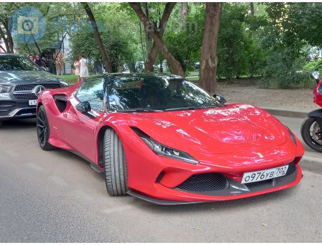 о976ув702, Ferrari F8