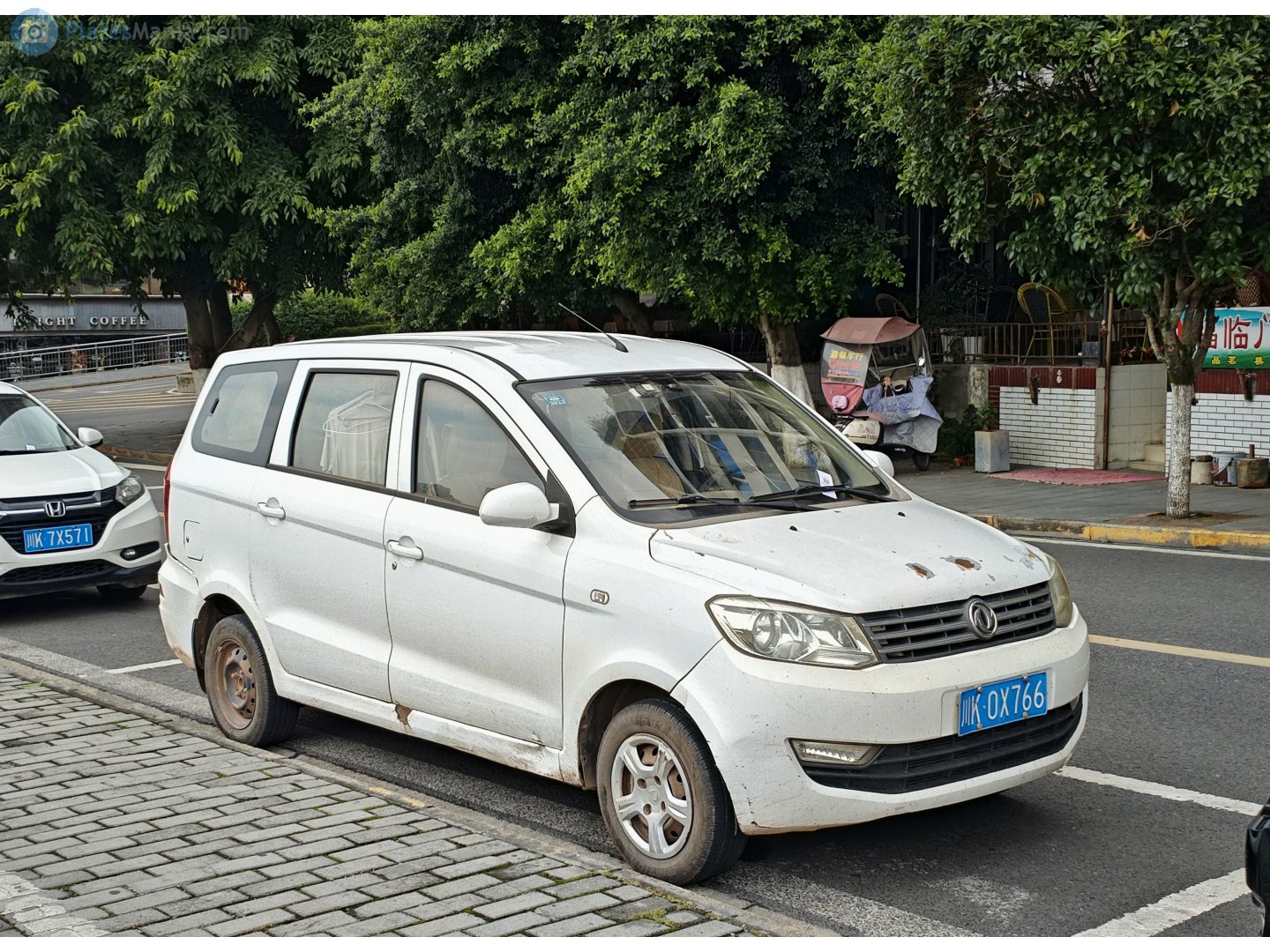 川K·0X766, DongFeng Fengguang 330 