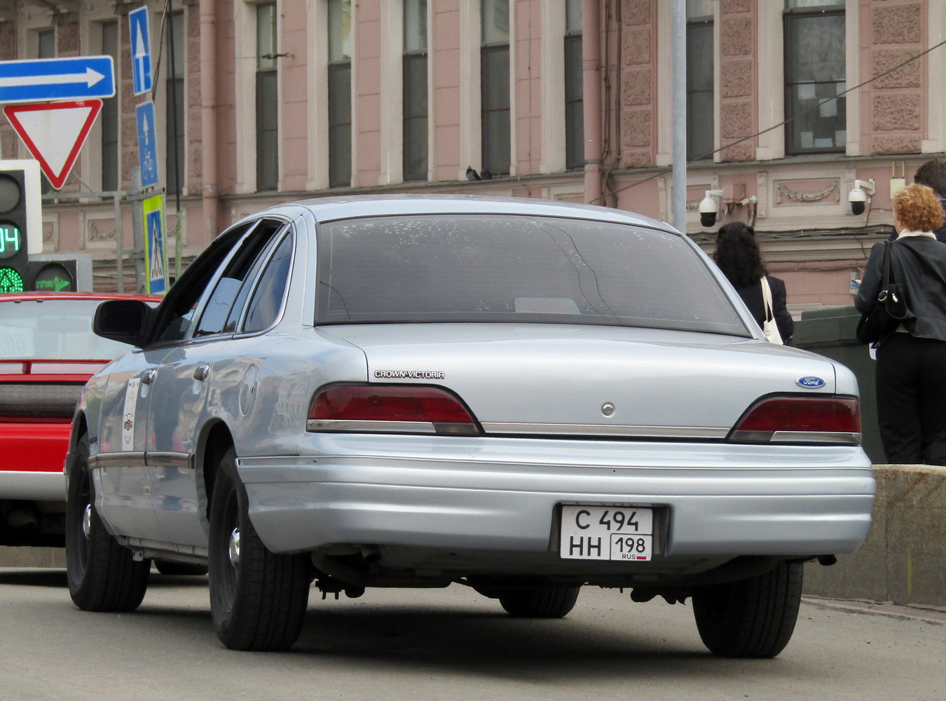 с 494 нн 198, Ford Crown Victoria 1st gen (EN53), 1991–1994