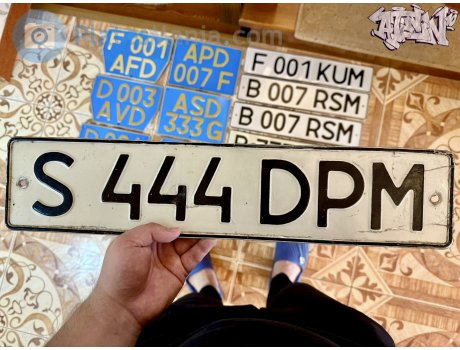 S 444 DPM, License plate without vehicle