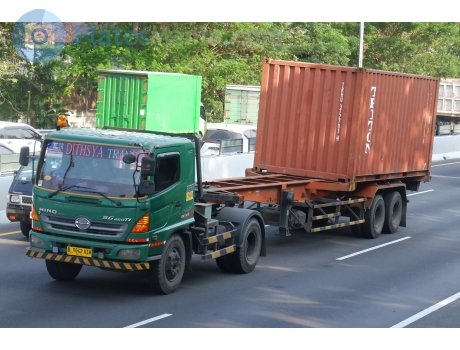 B 9042 UIW, Hino SG