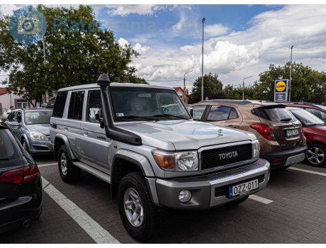 OZZ-011, Toyota Land Cruiser
